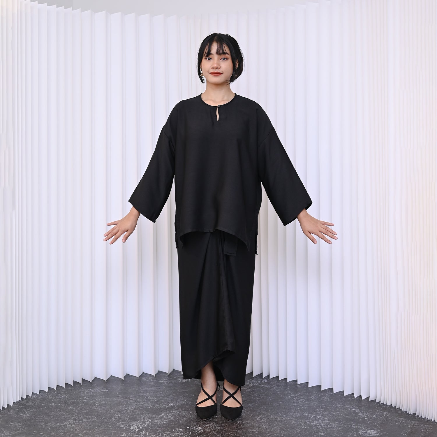 Menora Kurung - Black