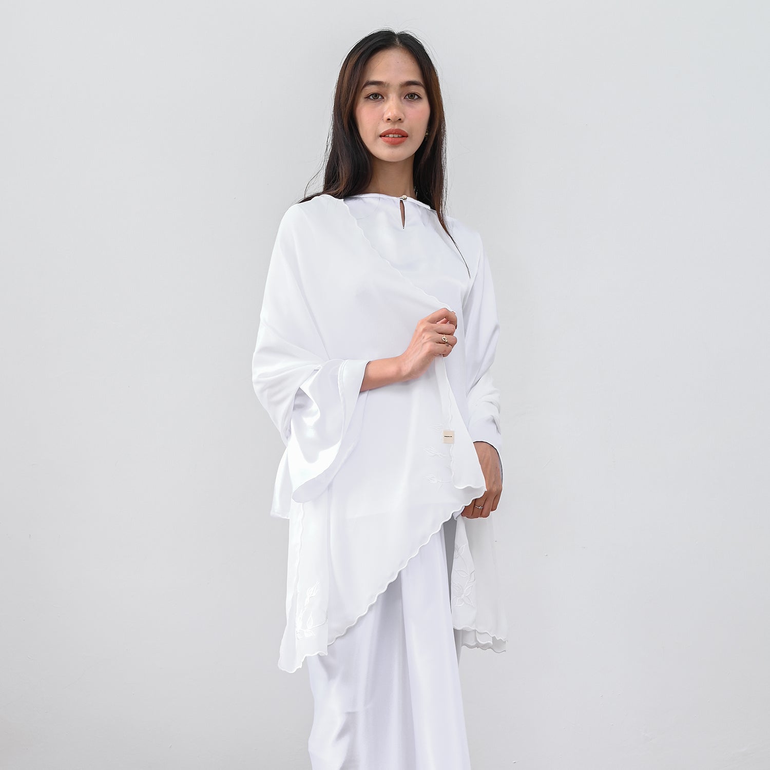 Mutia Kurung - White
