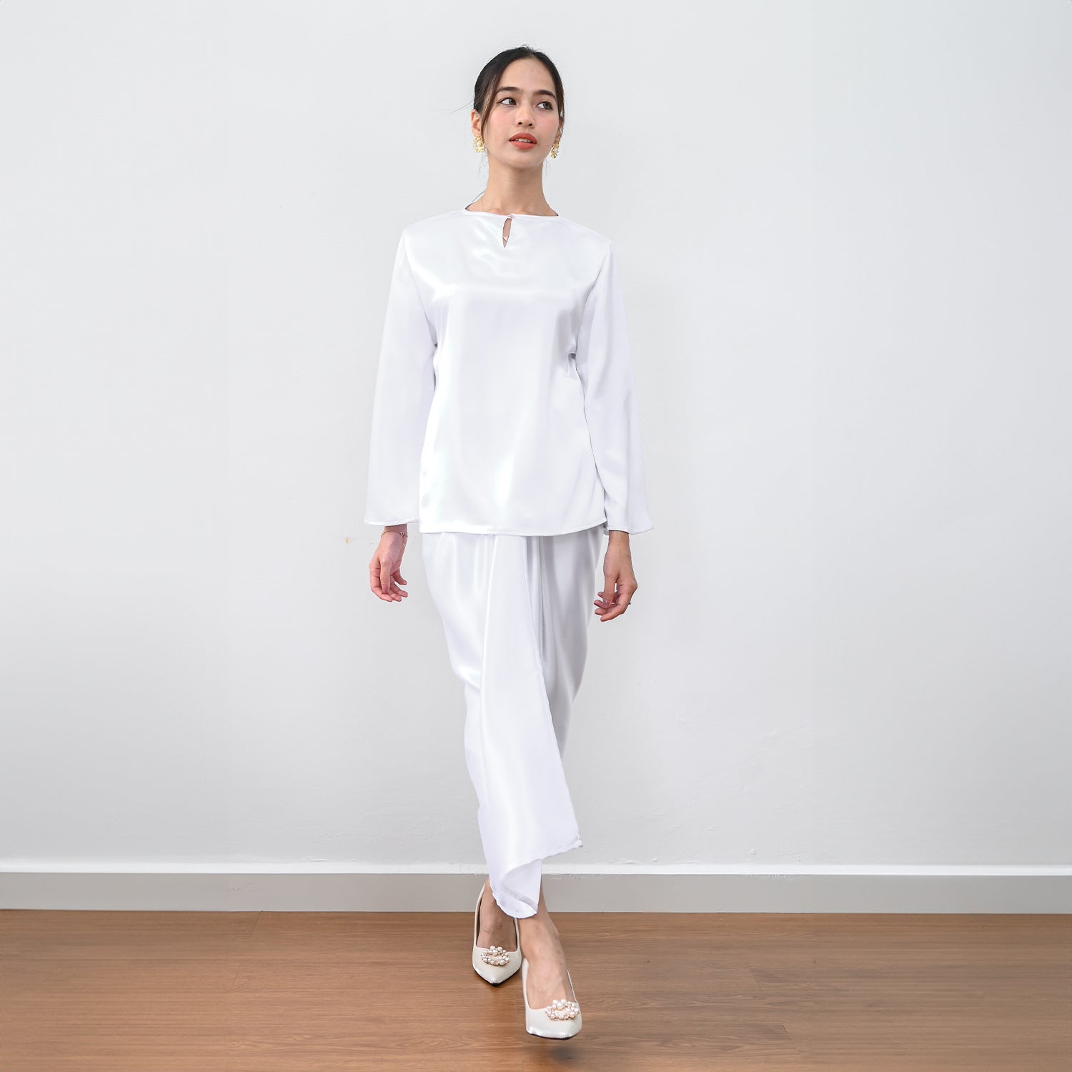 Mutia Kurung - White