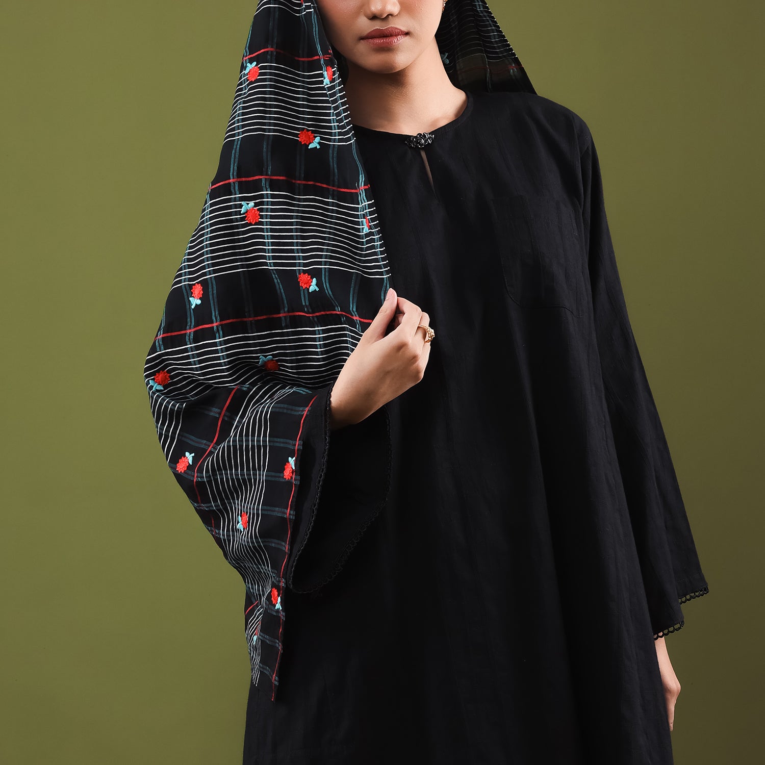 Nadi Selendang - Hitam